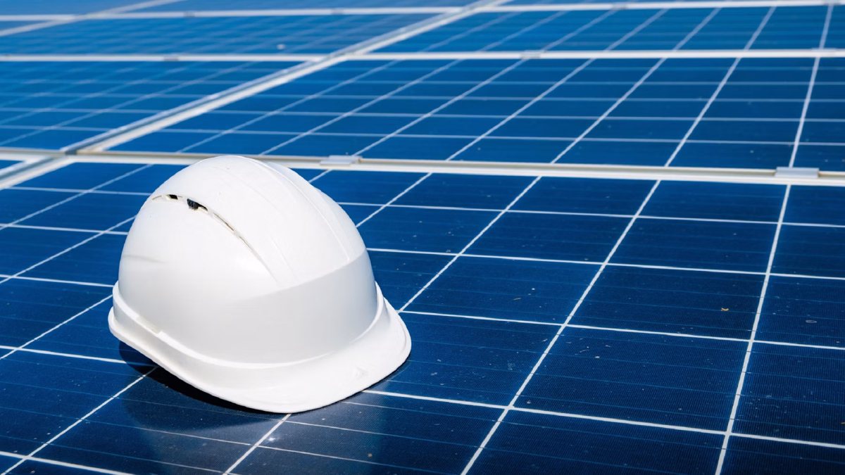 ¿Puedo instalar paneles solares yo mismo (DIY) para ahorrar costos?