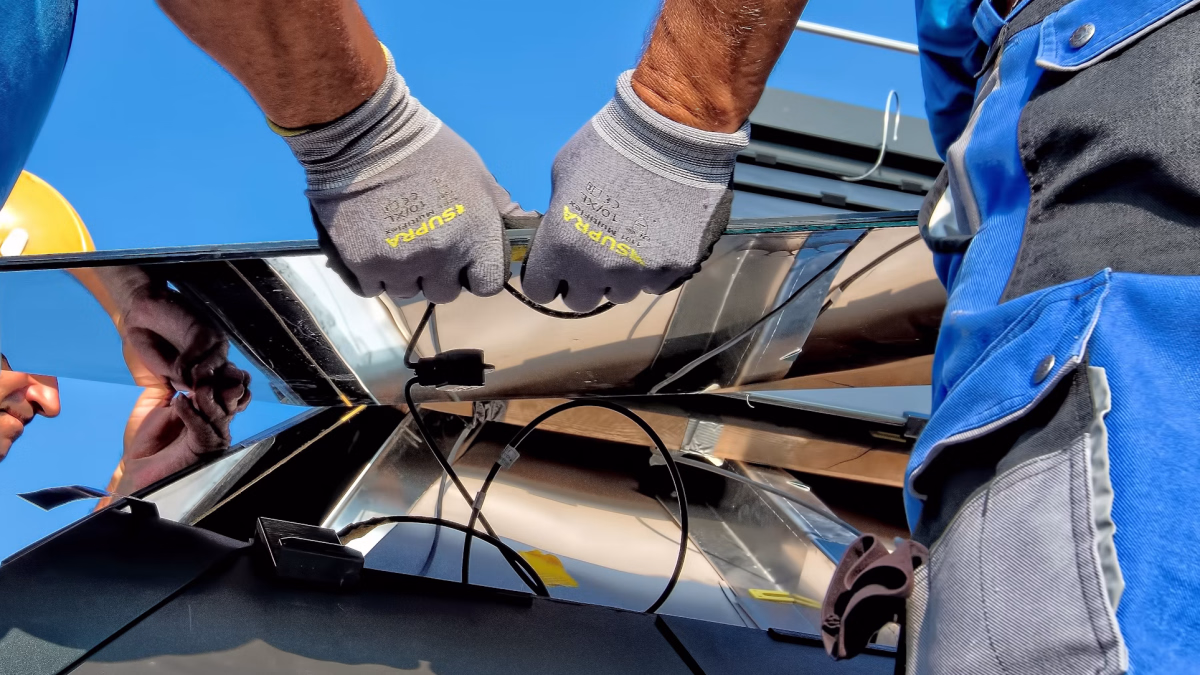 ¿Qué potencia debe tener un panel solar para una casa?