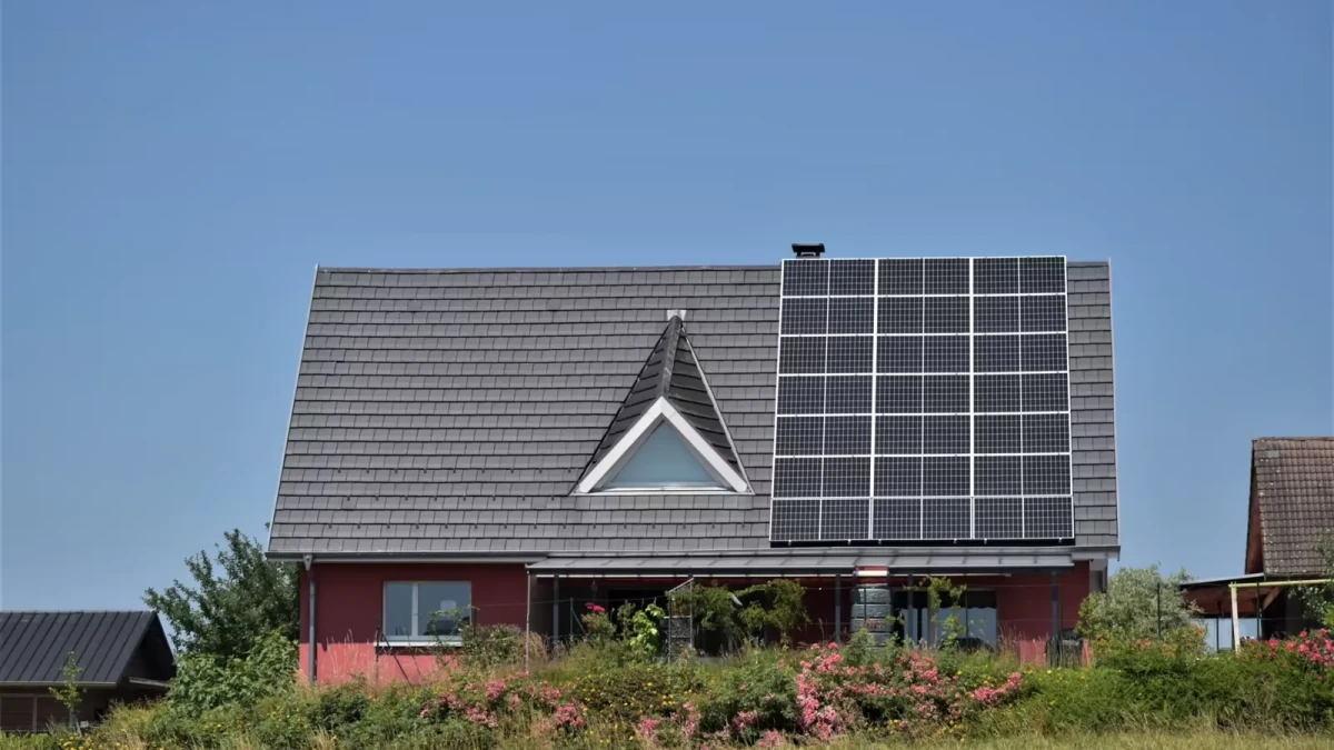 ¿Qué pasa con un panel solar en la noche?
