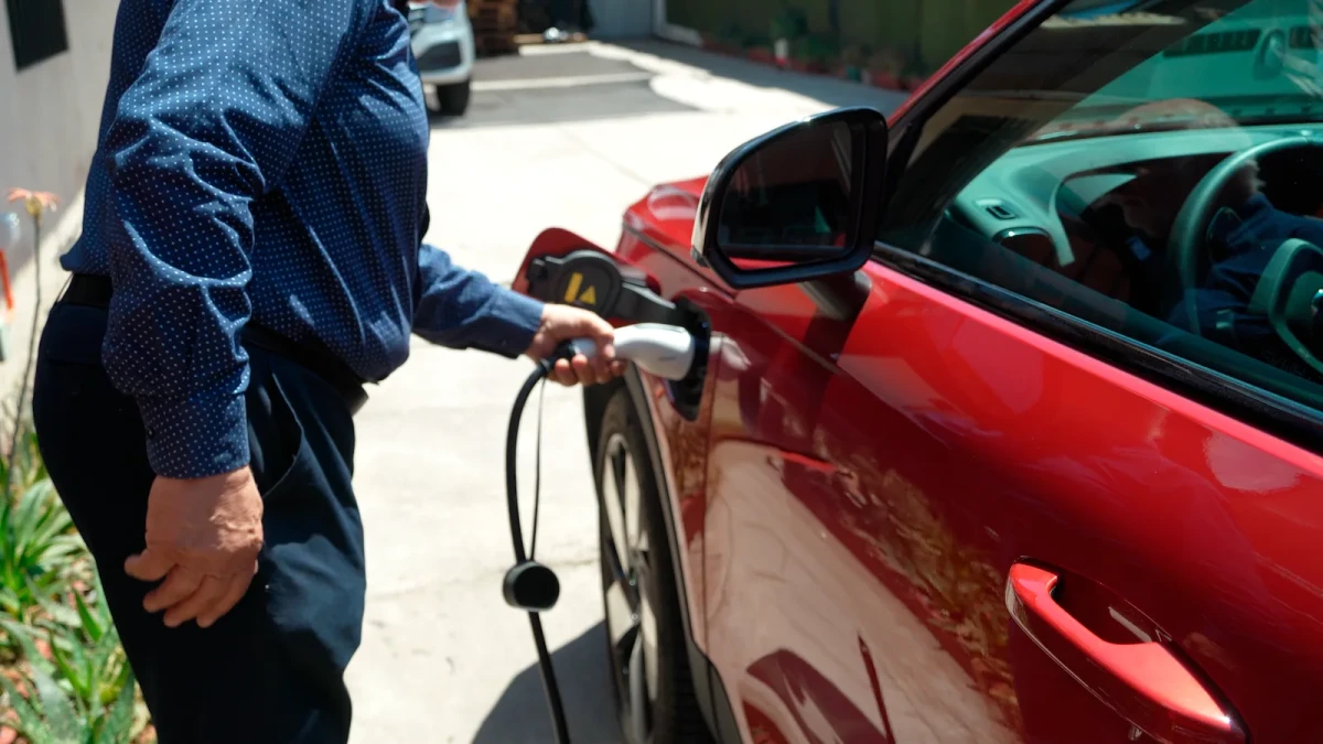 Energía solar y autos eléctricos