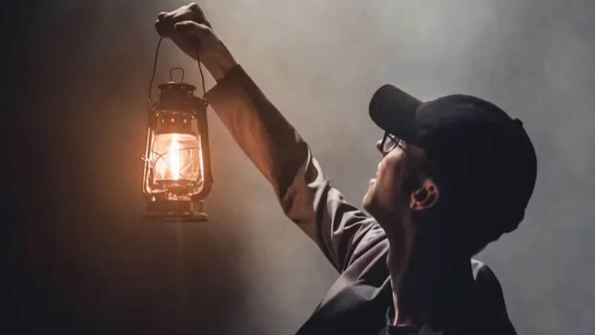 ¿Cómo identificar y eliminar los consumos fantasmas de luz en un hogar?
