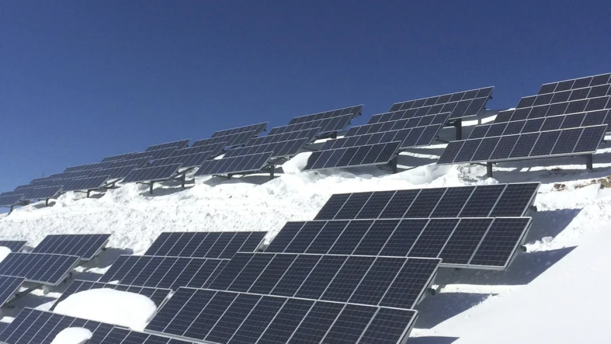 El rendimiento de las placas solares en la nieve