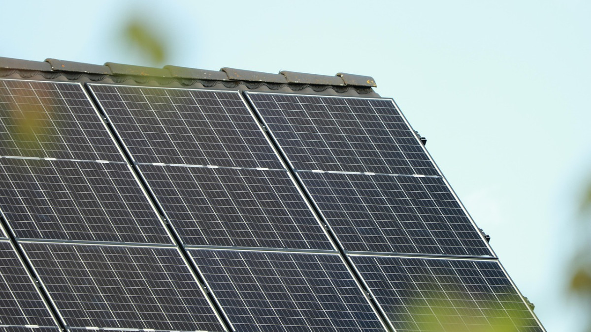 ¿Los paneles solares funcionan en invierno? Mitos y realidad