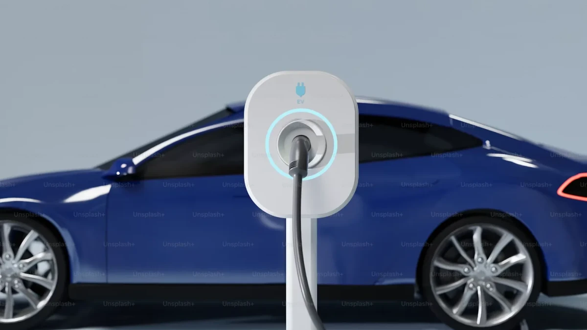 Carga tu auto eléctrico con energía solar: Cuántos paneles y qué ingeniería necesitas