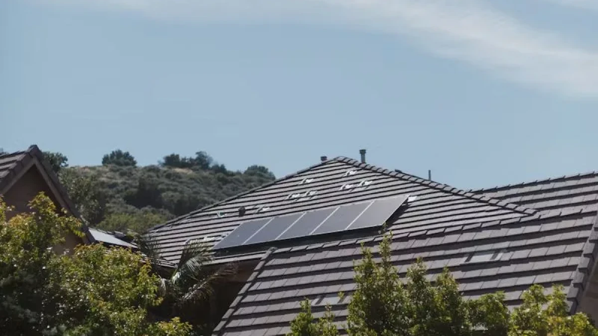 ¿Cuántos paneles solares se necesitan para una casa normal?