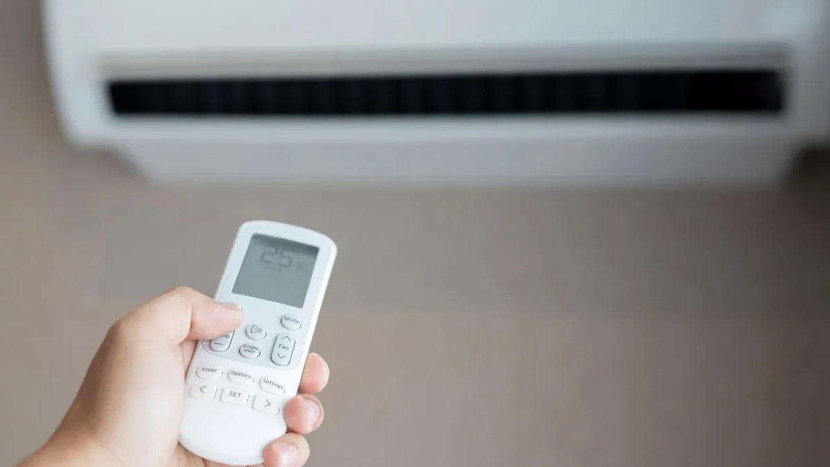¿Cuántos paneles solares necesito para un aire acondicionado de 12.000 BTU?