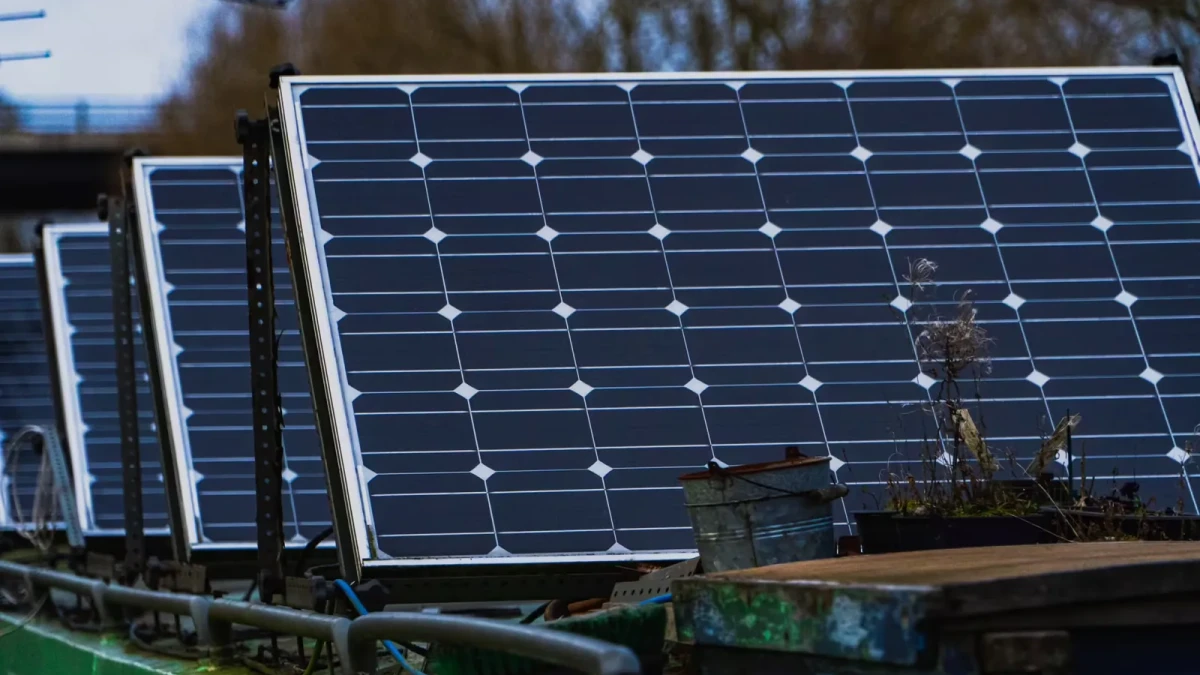 ¿Cuánto se paga de luz con paneles solares?