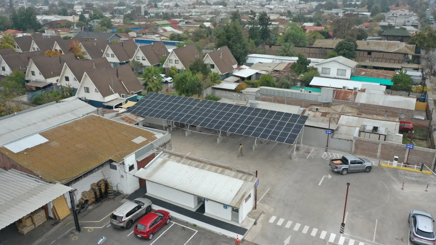Estacionamiento techado con paneles solares Enerlife